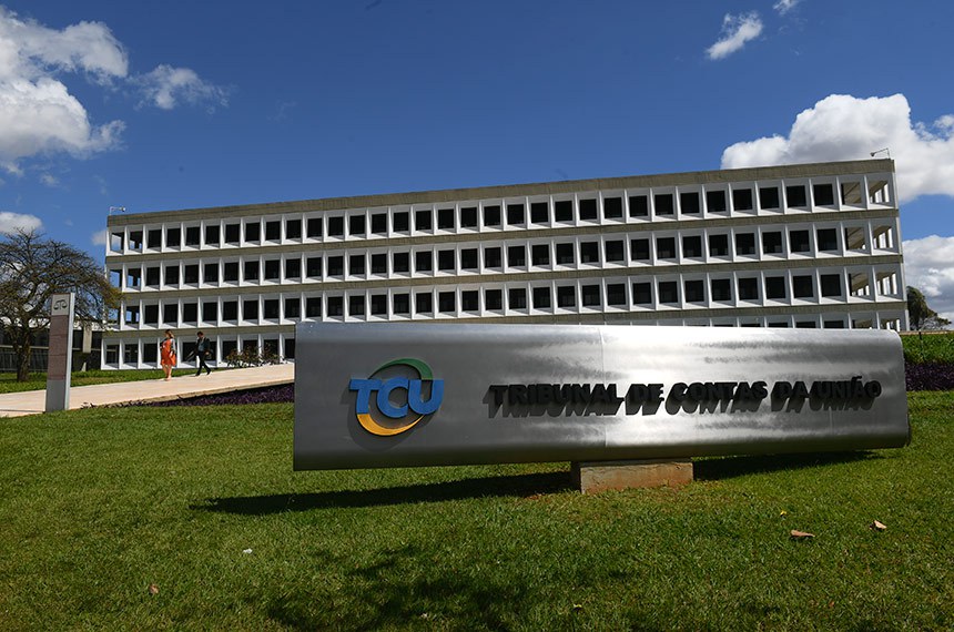 TCU: É regular a exigência de apresentação de certificações, do tipo ISO e PBQP-H, para fins de pontuação técnica, mas não como requisito de habilitação, desde que não possa ensejar, direta ou indiretamente, a desclassificação de propostas.